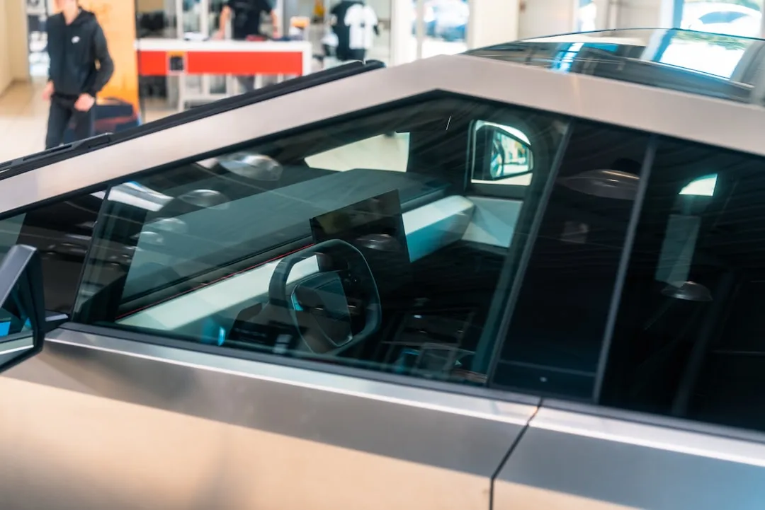 photo-1722499204583-4da40e3e28c9