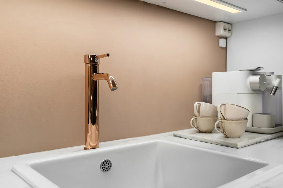 photo-1723810390563-b877952d3e70