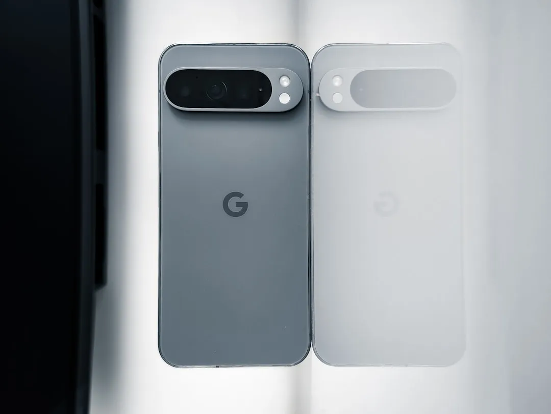 Android vs iPhone AI: Google Gemini Beats Apple by Miles cover