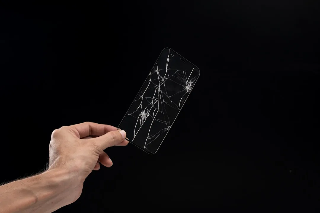 How Smartphone Glass Survives Drops: Inside the Process cover