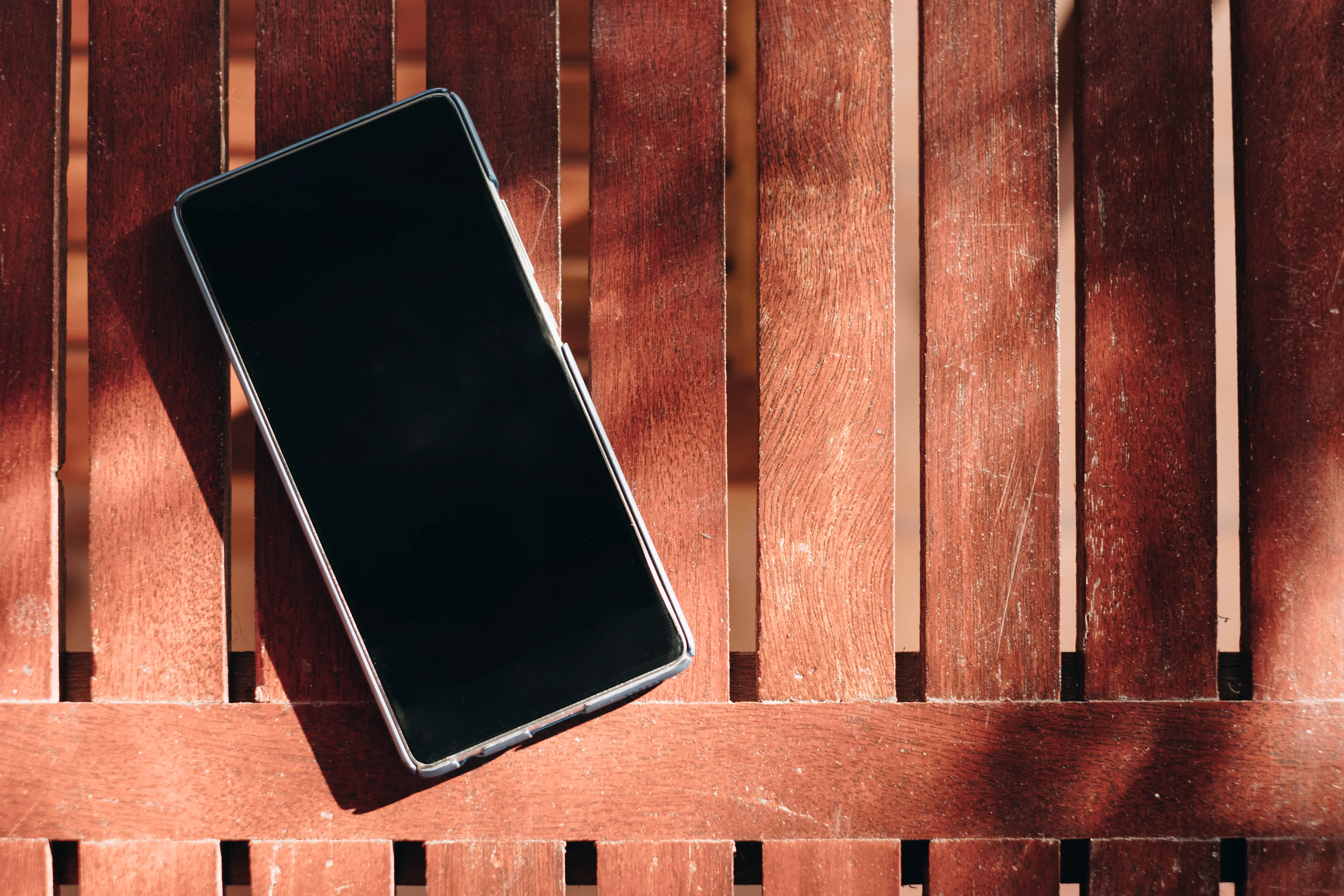 Image of a samsung phone with a blank screen