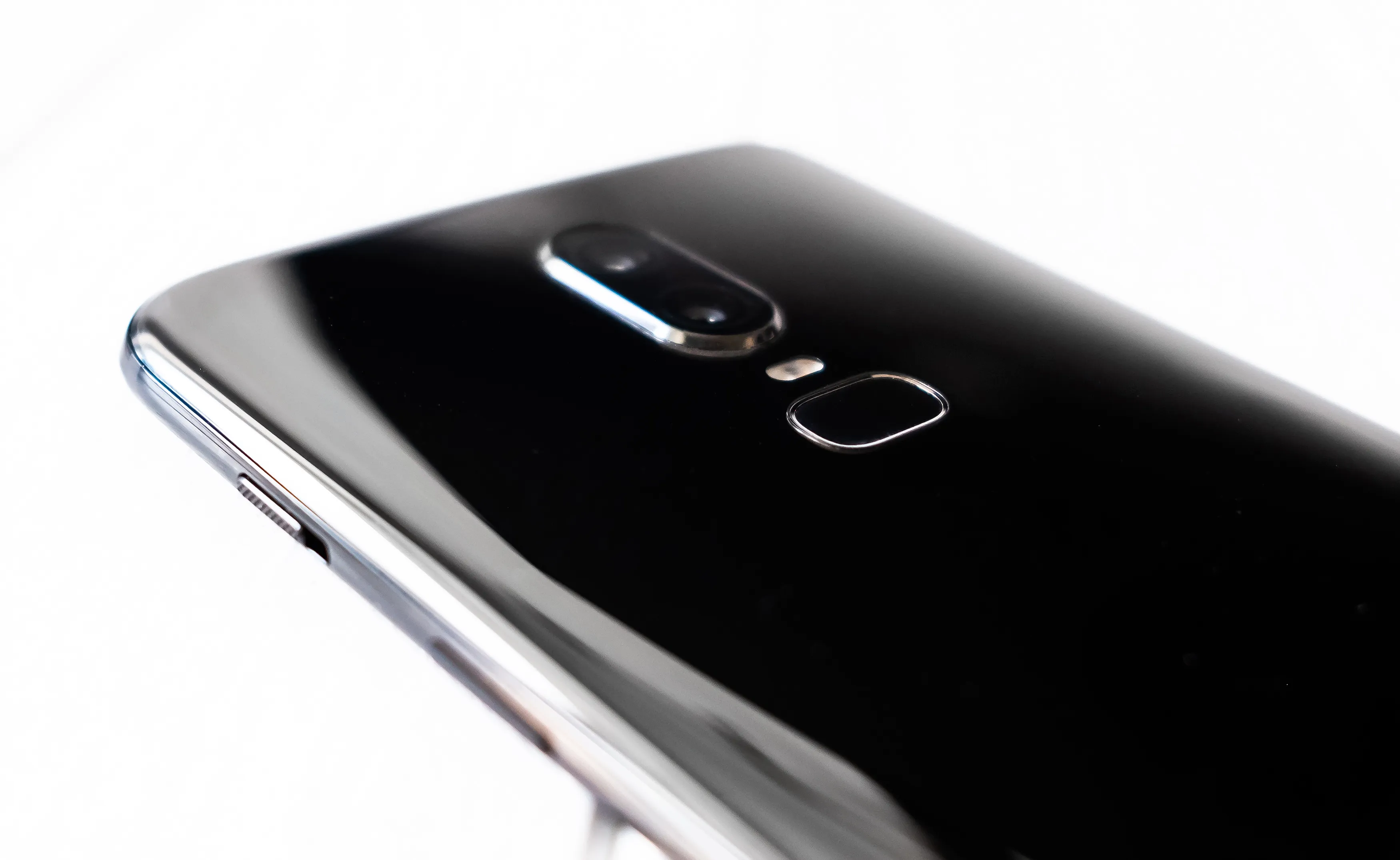 OnePlus app interface displaying system information and configuration options.