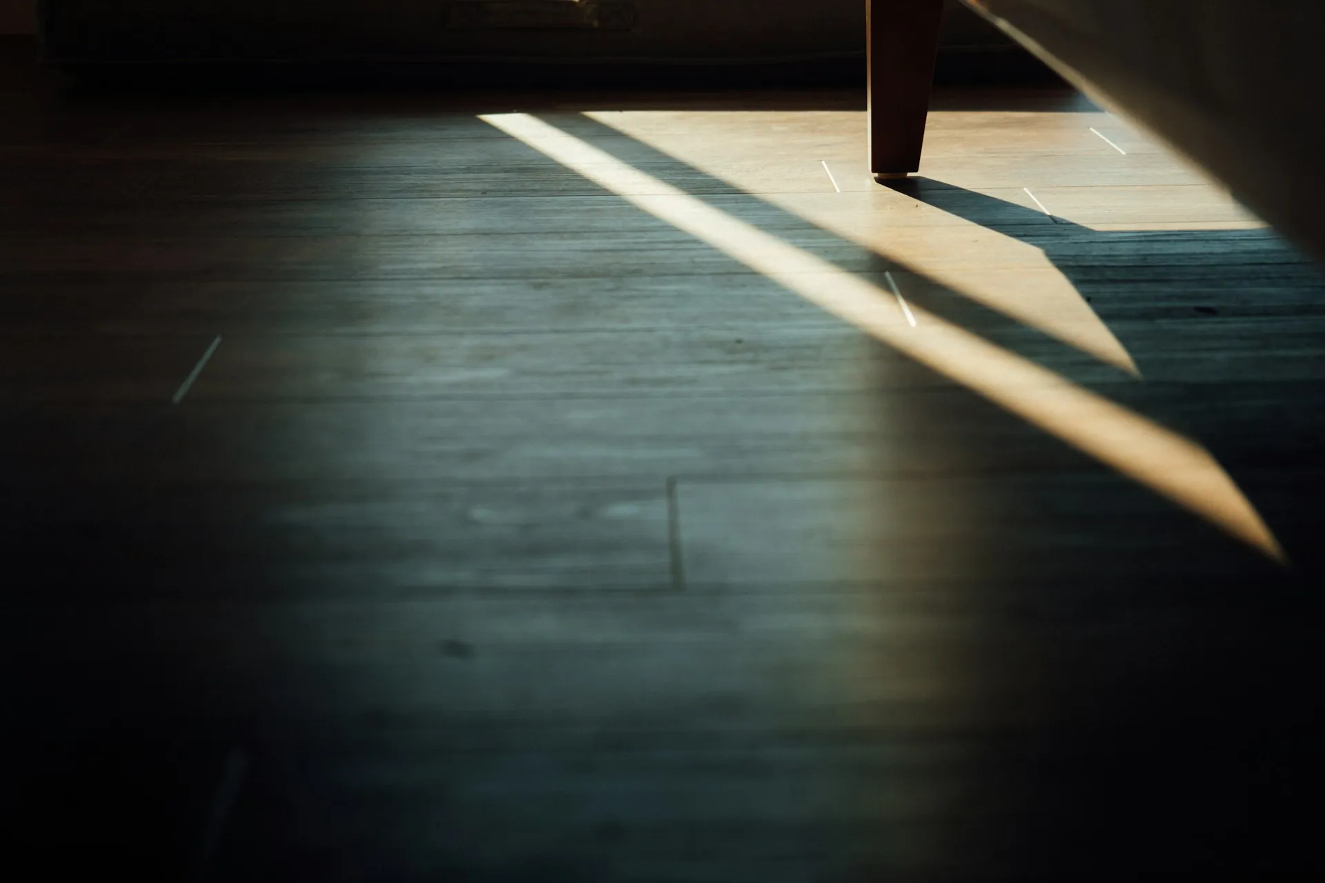Vinyl vs Laminate Flooring: Lab-Tested Performance by Room cover