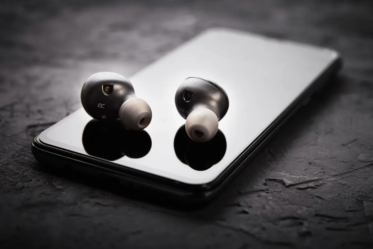 wireless-earphones-on-smartphone-bluetooth-headph-2025-03-15-00-53-28-utc-2.jpg